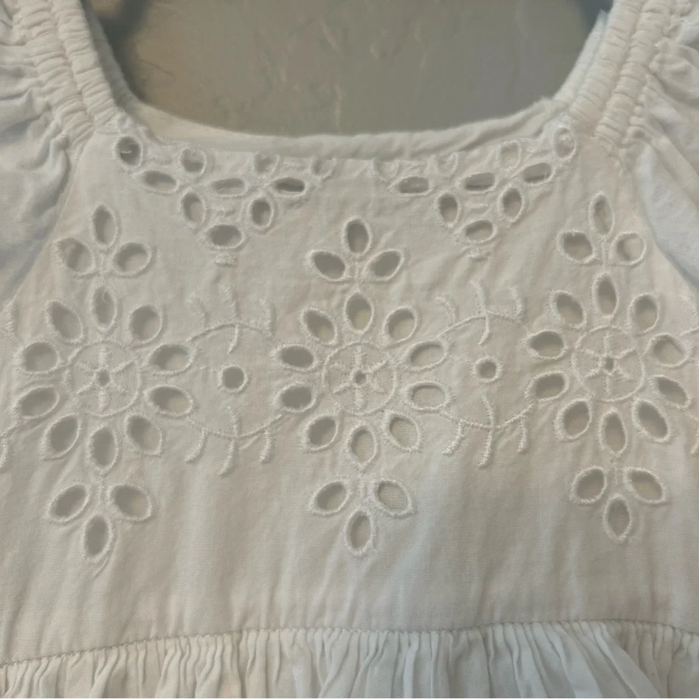 Baby Gap white eyelet dress with flutter sleeves 3-6 months